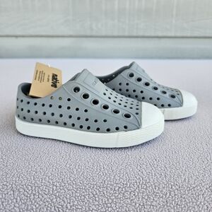 Native Jefferson Toddler SZ C5 Grey Bone White Slip-On Water Shoes Unisex